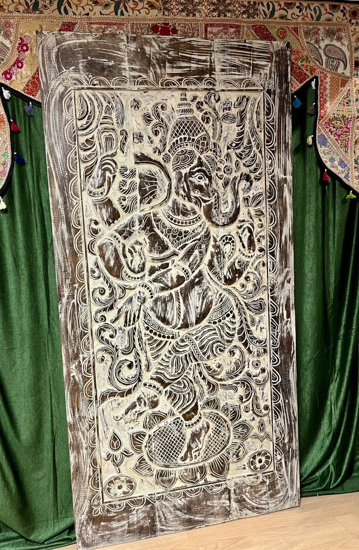 Curating an Eclectic Maximalist Gallery Wall with Vintage Flair and Bold Decor