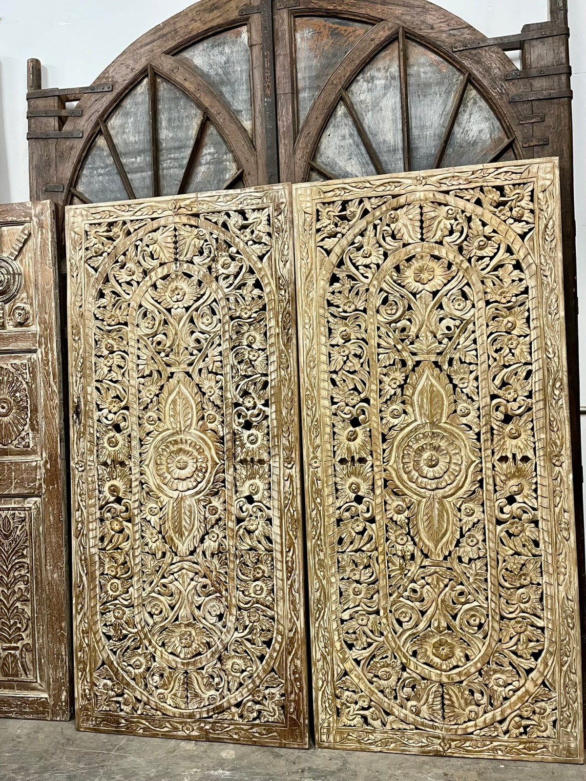 Creating a Harmonious Home Office with Vintage Rustic Furniture – Grounding Energy and Stress Relief