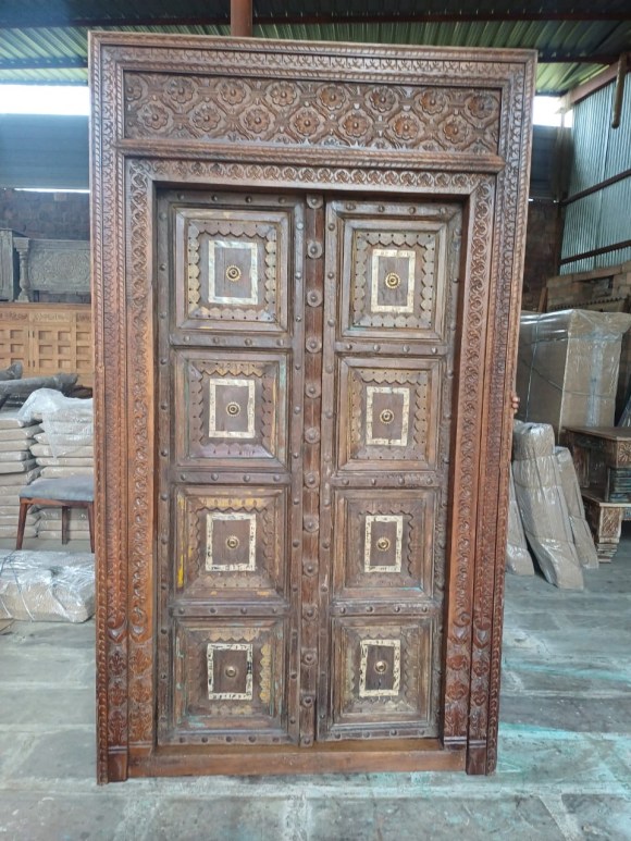 Maximalist Farmhouse Villa: A Bold Fusion of Rustic Elegance