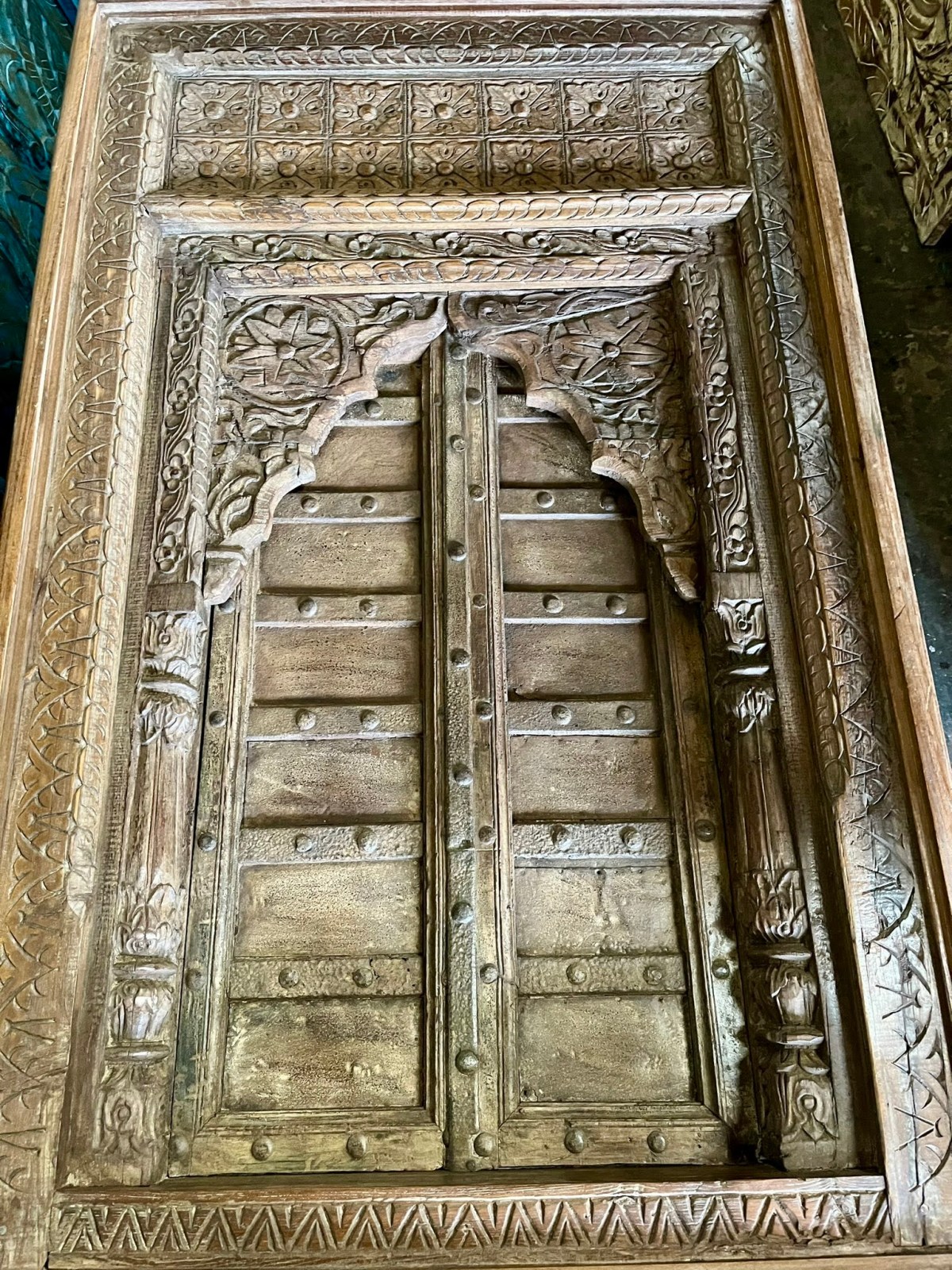 Harmony Villa: Redefining Calm with Vintage Architectural Flair