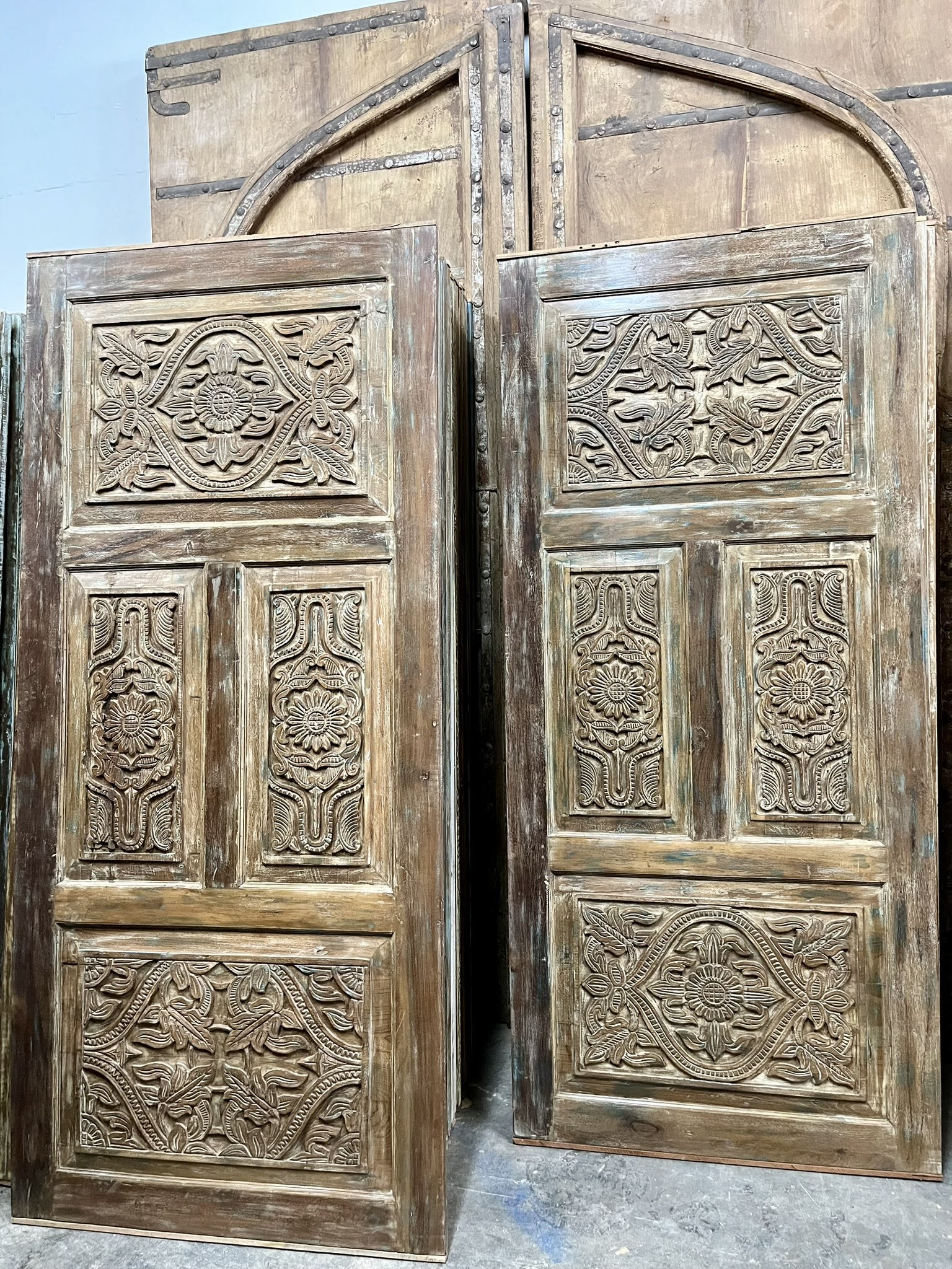 Bringing Rustic Elegance Home: Resort-Inspired Barn Doors & Interior Décor