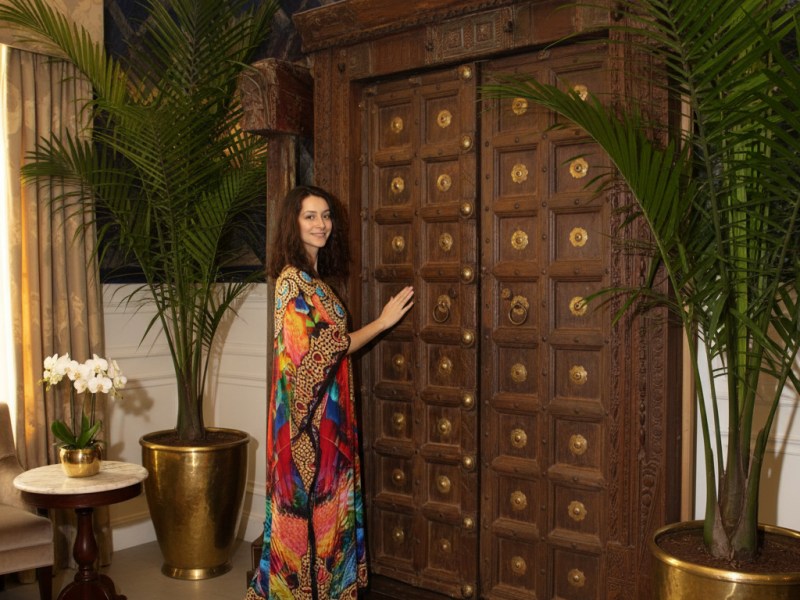 Stunning Oversized Carved Doors That’ll Add Drama to Any Room – Mogul&nbsp;Interior